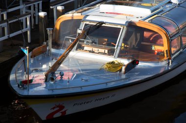 Hollanda, Amsterdam Kanalı 'nda tekne.