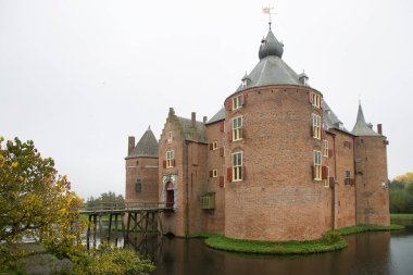 Ammersoen Kalesi Ammerzoden 'de yer almaktadır.