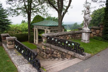 Bahçeli güzel Rockefeller malikanesi 