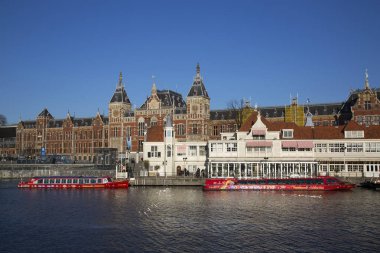 Hollanda, Amsterdam 'daki eski tren istasyonu.