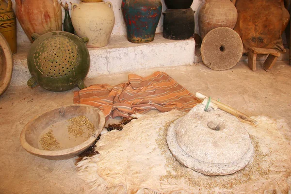 市場の伝統的な陶器は — ストック写真
