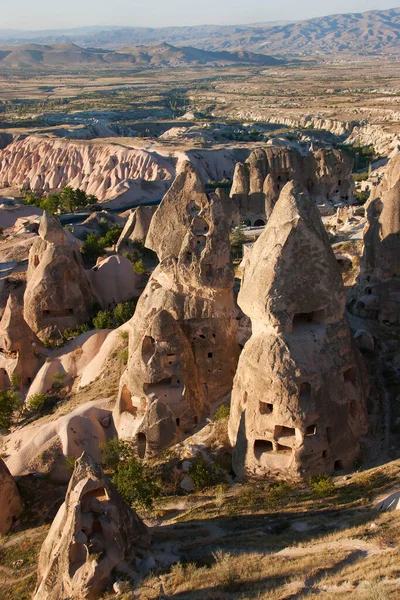 Kapadokya Türkiye 'nin ünlü antik kaya evleri