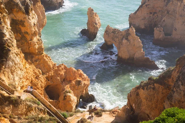 Güzel kayalık deniz manzarası