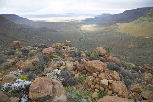 Dağ vadisinin güzel manzarası  