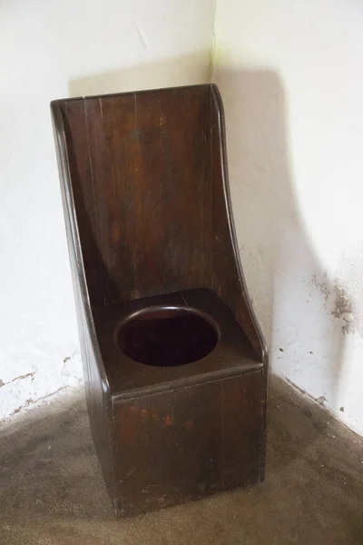 Old Wooden Toilet Bowl Lid — стоковое фото