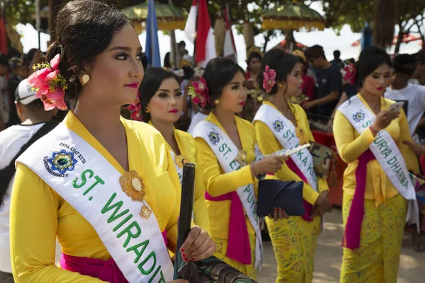 Giovani Donne Asiatiche Abiti Tradizionali Festivi Tailandesi Colpo Viaggio — Foto Stock