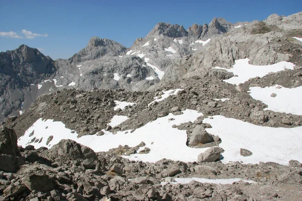 Dağların güzel manzarası