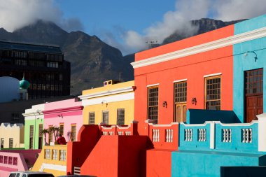 Capetown 'un tipik bir turistik bölgesindeki eski ve tarihi bo-kaap şehir merkezi.