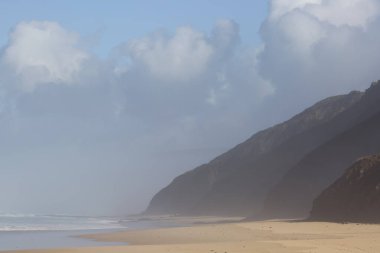 Deniz kıyısının güzel manzarası