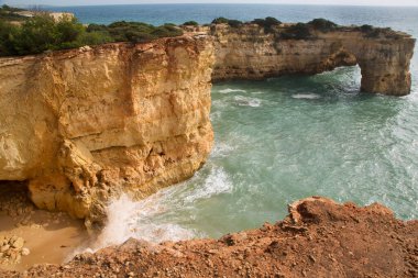 Deniz kıyısının güzel manzarası
