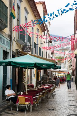 Şehirde rahat bir kafe. 