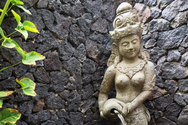 Parktaki bir Buda heykeli.