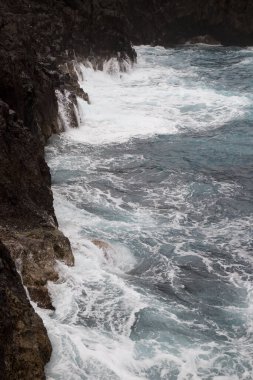 Deniz kıyısının güzel manzarası