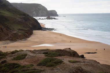 Güzel kayalık deniz manzarası