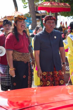 Geleneksel ve şenlikli Tayland kıyafetleri içinde Asyalıların görüntüsü, seyahat çekimleri