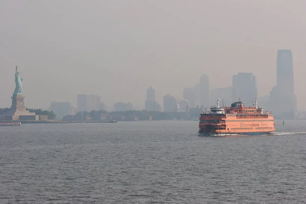 New York Amerika Güneşli Bir Günde Özgürlük Heykeli — Stok fotoğraf