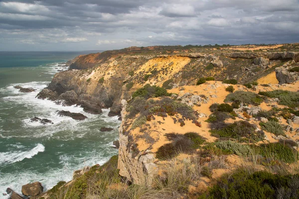 Güzel kayalık deniz manzarası