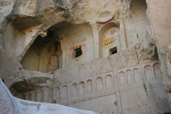 Casas Cueva Iglesias Talladas Las Rocas Volcánicas Con Puertas Ventanas — Foto de Stock