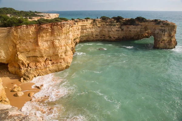 Deniz kıyısının güzel manzarası