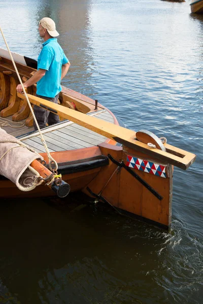 Details Des Hölzernen Fischerbootes Auf Dem Wasser Der Fischer Auf — Stockfoto