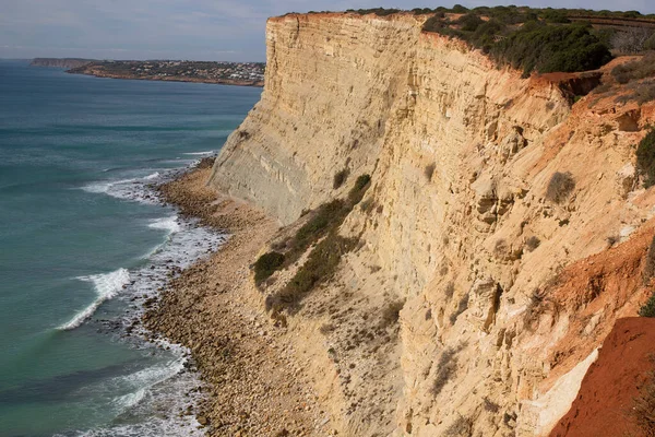 Güzel kayalık deniz manzarası