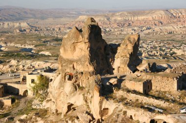 Kapadokya Türkiye 'nin ünlü antik kaya evleri