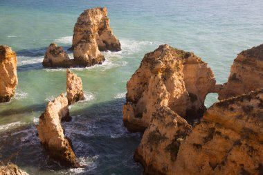 Güzel kayalık deniz manzarası