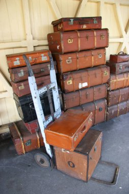 Kutudaki eski bavullar