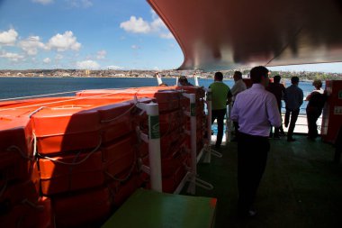 Deniz konsepti, feribot güvertesinden manzara. yaz tatili