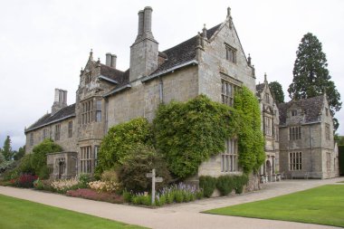 Güzel ortaçağ malikanesinin manzarası