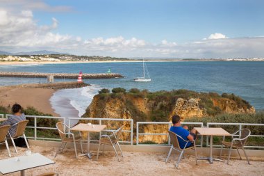 Eski kasabanın deniz manzarası.