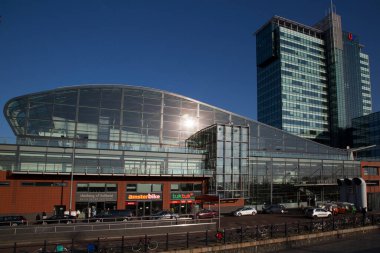 Güneşli bir günde Amsterdam, Hollanda manzarası