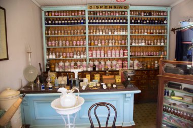 Eski bir müzenin içinde.