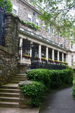 Bahçeli güzel Rockefeller malikanesi 