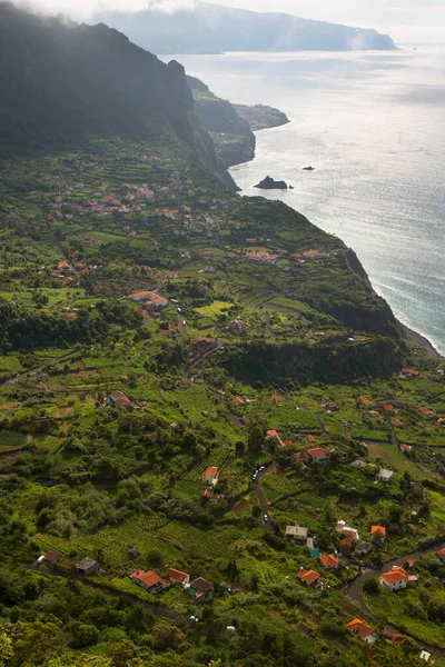 Blick Auf Die Berge Und Das Meer — Stockfoto