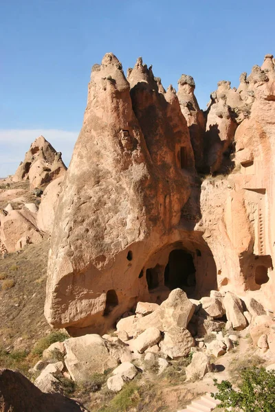 Αρχαία Cityscape Των Σπηλαίων Σπίτια Και Εκκλησίες Σκαλισμένα Στα Ηφαιστειακά — Φωτογραφία Αρχείου