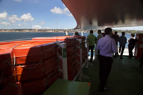 Deniz konsepti, feribot güvertesinden manzara. yaz tatili