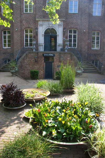 Yaz gününde tarihi yapı