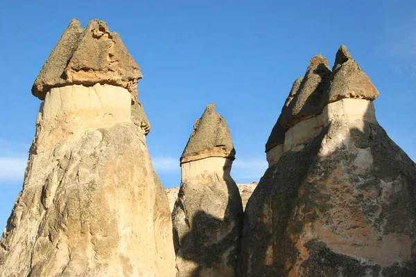 Erodierte Hohe Feenschornsteine Oder Zinnen Härtere Steine Die Oben Balancieren — Stockfoto