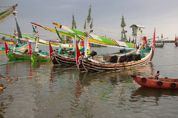 Frota Pesca Tradicional Colorida Religiosamente Decorada Porto Pengambengan Indonésia — Fotografia de Stock