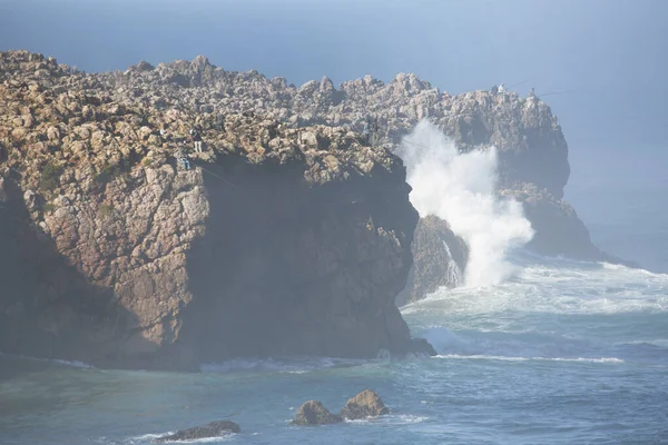 Zerklüftetes Naturgebiet Entlang Der Küste Mit Scharfen Felsen Steilen Klippen — Stockfoto