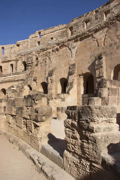 Turist manzarası, kasabanın eski kalıntıları.