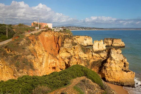 Güzel kayalık deniz manzarası