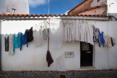 Sokaktaki çamaşırları.