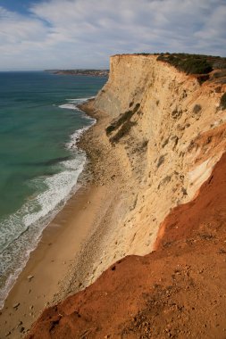 Güzel kayalık deniz manzarası