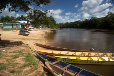 Suda balıkçı tekneleri