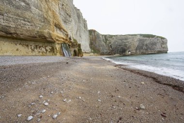 Dağlarda güzel bir şelale
