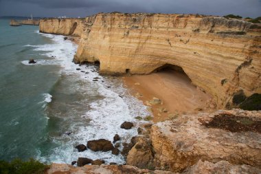 Deniz kıyısının güzel manzarası