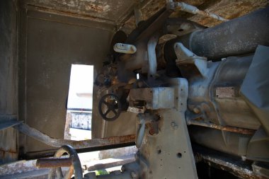 Eski paslı metal tekerlekler