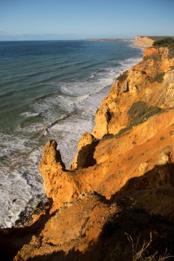 Güzel kayalık deniz manzarası